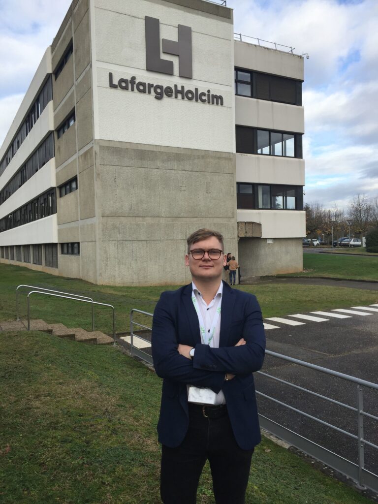Tobias in front of Lafarge Holcim