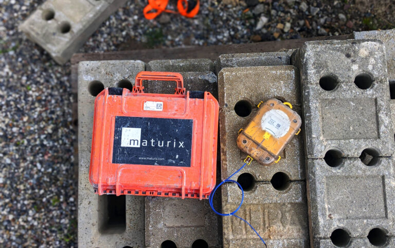 Maturix suitcase with concrete sensor