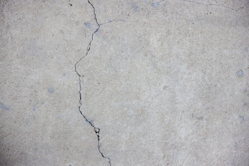 Grey cracked concrete wall